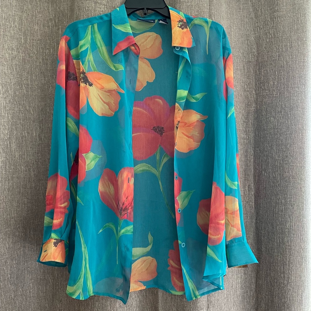 🌴 Liz Claiborne Button Down Semi-Sheer Top
